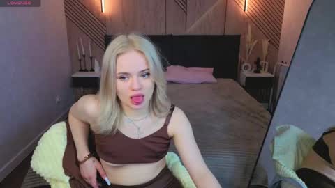 Tessa online show from 05-25-26, 05:19