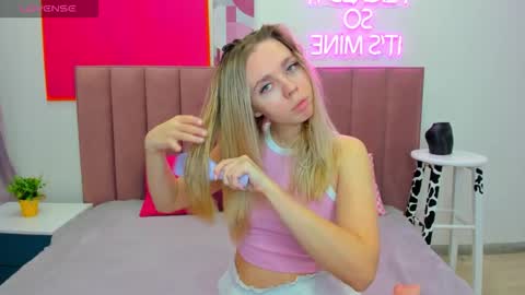 Tessa 3 online show from 11-22-25, 01:37