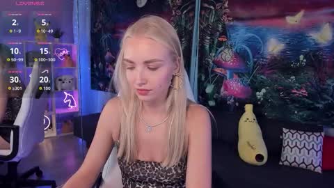 Snapshot of tessahamilton chatting on 10-09-25, 10:24 TessaHamilton online show from 10-09-25, 10:24