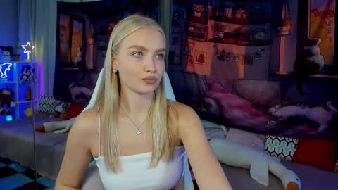 Snapshot of tessahamilton chatting on 10-31-25, 11:22 TessaHamilton online show from 10-31-25, 11:22