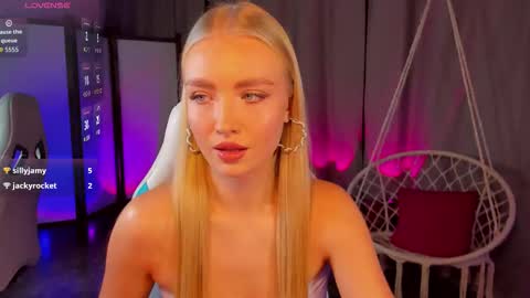 Snapshot of tessahamilton chatting on 12-20-25, 08:21 TessaHamilton online show from 12-20-25, 08:21