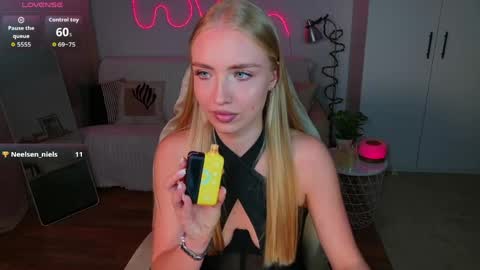 Snapshot of tessahamilton chatting on 05-28-26, 02:58 TessaHamilton online show from 05-28-26, 02:58
