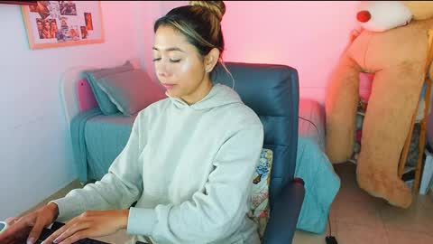 texas_curvykitten online show from 04-12-26, 09:47