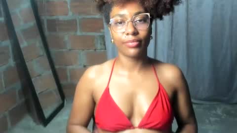Snapshot of thaimy_ chatting on 06-12-26, 02:21 thaimy_ online show from 06-12-26, 02:21