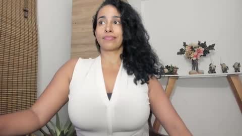 Snapshot of thali_gomex chatting on 01-04-25, 09:41 Thalia Gomex online show from 01-04-25, 09:41