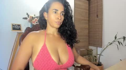 Snapshot of thali_gomex chatting on 02-25-25, 05:58 Thalia Gomex online show from 02-25-25, 05:58