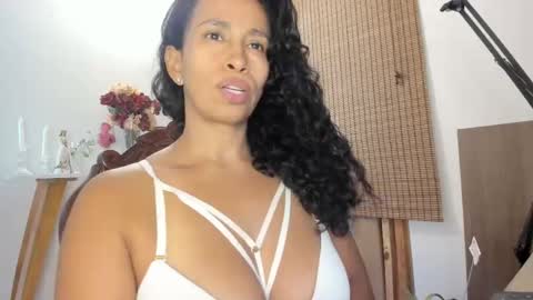 Snapshot of thali_gomex chatting on 09-10-25, 09:37 Thalia Gomex online show from 09-10-25, 09:37