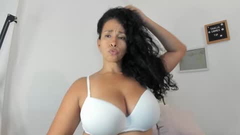 Snapshot of thali_gomex chatting on 09-18-25, 08:44 Thalia Gomex online show from 09-18-25, 08:44