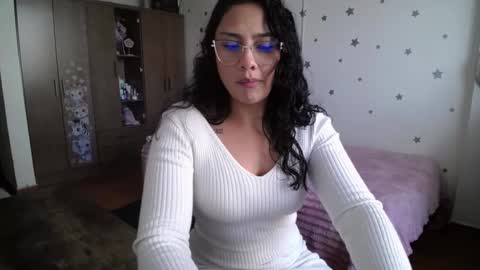 Snapshot of thaliacooper chatting on 03-21-26, 09:40 online show from 03-21-26, 09:40