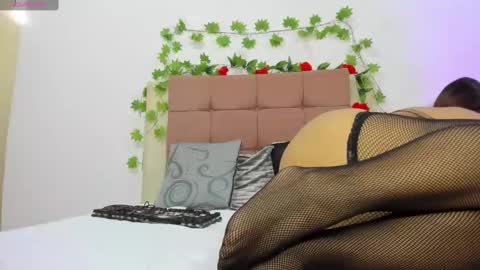 Snapshot of thaliia_gomez chatting on 12-06-24, 12:05 online show from 12-06-24, 12:05