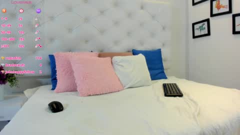 Snapshot of thaliia_gomez chatting on 01-20-25, 10:15 online show from 01-20-25, 10:15