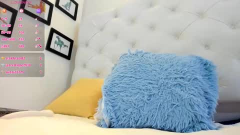 Snapshot of thaliia_gomez chatting on 02-15-25, 10:10 online show from 02-15-25, 10:10