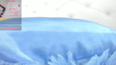 Snapshot of thaliia_gomez chatting on 02-18-25, 10:14 online show from 02-18-25, 10:14