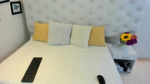 Snapshot of thaliia_gomez chatting on 03-01-25, 07:04 online show from 03-01-25, 07:04