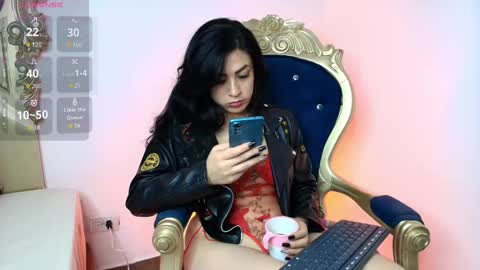 Snapshot of thamara_angells chatting on 10-18-25, 01:45 Thamara online show from 10-18-25, 01:45