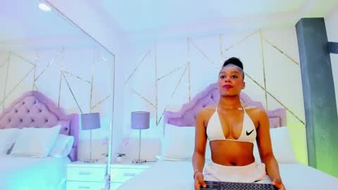 Snapshot of thamara_foxxx chatting on 12-03-24, 04:25 Thamara Fox online show from 12-03-24, 04:25