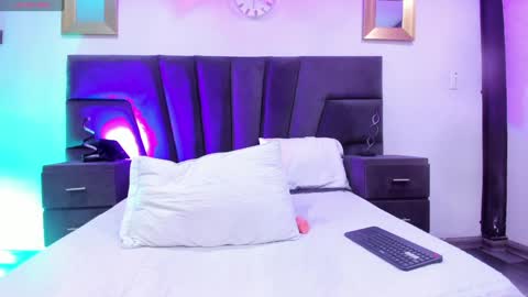 Snapshot of thamara_foxxx chatting on 12-12-24, 07:52 Thamara Fox online show from 12-12-24, 07:52