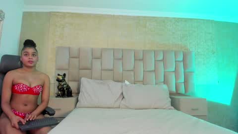 Snapshot of thamara_foxxx chatting on 12-16-24, 04:34 Thamara Fox online show from 12-16-24, 04:34