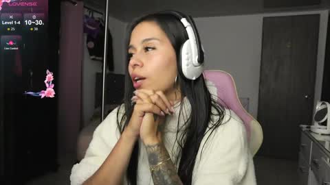 Snapshot of thamara_l11 chatting on 02-08-25, 10:19 Dany online show from 02-08-25, 10:19