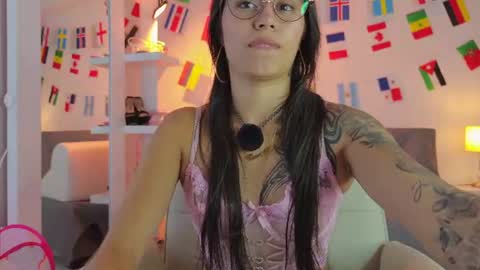 Snapshot of thamara_l11 chatting on 07-02-26, 10:38 Dany online show from 07-02-26, 10:38