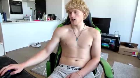 Snapshot of thatbl0ndeboyx chatting on 02-07-26, 02:48 liammlust online show from 02-07-26, 02:48