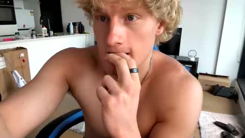 Snapshot of thatbl0ndeboyx chatting on 02-22-26, 12:56 liammlust online show from 02-22-26, 12:56