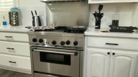 Snapshot of thatoneblondee chatting on 09-18-25, 01:40 thatoneblondee online show from 09-18-25, 01:40