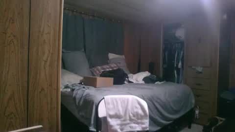 BiggerINalaska online show from 11-18-25, 04:33