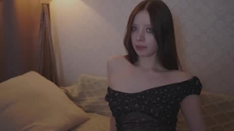 EllaLyn online show from 11-14-25, 08:40