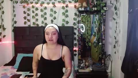 Snapshot of the_lesbian_game chatting on 09-11-25, 02:33 the_lesbian_game online show from 09-11-25, 02:33