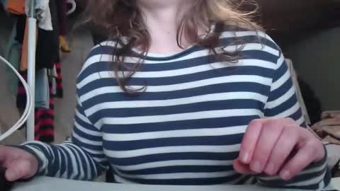 Snapshot of the_prettywondder chatting on 11-12-25, 03:12 Ekye online show from 11-12-25, 03:12