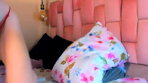 Snapshot of the_queen_aleja chatting on 09-28-25, 04:12 IGAleja queen1 online show from 09-28-25, 04:12