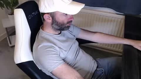 Snapshot of the_sensual_masturwait chatting on 09-21-25, 06:53 the_sensual_masturwait online show from 09-21-25, 06:53