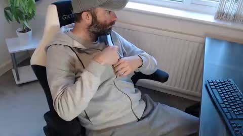Snapshot of the_sensual_masturwait chatting on 09-25-25, 06:17 the_sensual_masturwait online show from 09-25-25, 06:17