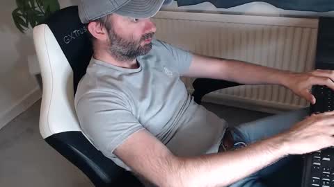 Snapshot of the_sensual_masturwait chatting on 10-13-25, 07:14 the_sensual_masturwait online show from 10-13-25, 07:14