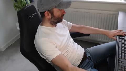 Snapshot of the_sensual_masturwait chatting on 10-17-25, 08:50 the_sensual_masturwait online show from 10-17-25, 08:50
