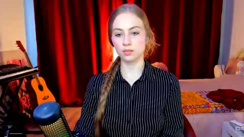 Ally    STREAMING ON TWITCH NOW Check my Twitter for updates online show from 06-08-26, 05:57