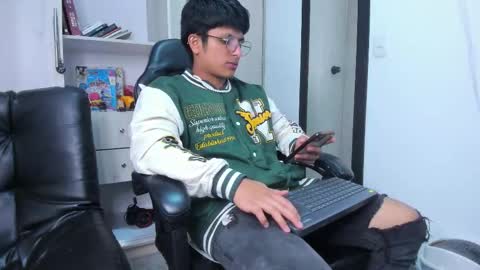 Snapshot of the_weed_guys chatting on 12-22-25, 02:30 Danny online show from 12-22-25, 02:30