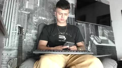 Miguel Angel online show from 12-18-24, 03:37