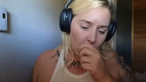 Snapshot of theauroramae chatting on 06-11-26, 10:30 theauroramae - online show from 06-11-26, 10:30