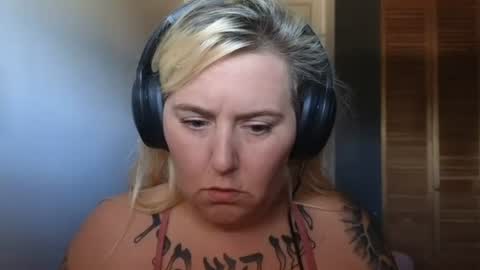 Snapshot of theauroramae chatting on 06-14-26, 08:11 theauroramae - online show from 06-14-26, 08:11