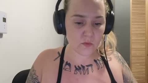Snapshot of theauroramae chatting on 06-18-26, 04:24 theauroramae - online show from 06-18-26, 04:24