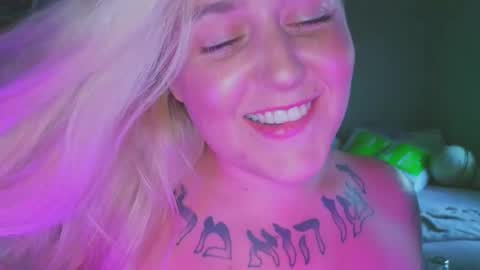 Snapshot of theauroramae chatting on 07-05-26, 03:13 theauroramae - online show from 07-05-26, 03:13