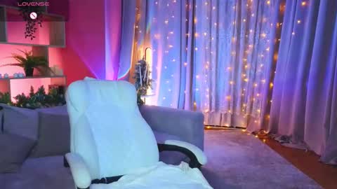 Lucy online show from 12-19-25, 12:12