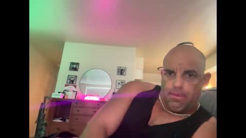 Snapshot of thebuzz777 chatting on 10-06-25, 05:43 theBuzz777 online show from 10-06-25, 05:43