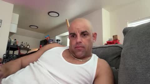 Snapshot of thebuzz777 chatting on 12-17-25, 08:04 theBuzz777 online show from 12-17-25, 08:04