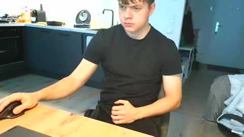 thecuteguy144949 online show from 11-01-25, 11:23