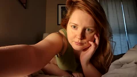 Snapshot of thedancingalien chatting on 12-28-24, 06:29 Kassandra Grant online show from 12-28-24, 06:29