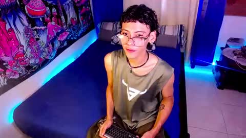 Snapshot of thedoll_ethan chatting on 03-16-26, 11:47 ethan online show from 03-16-26, 11:47