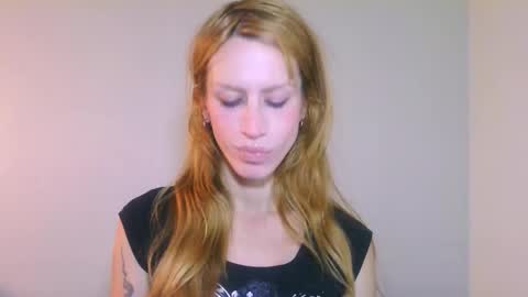 Snapshot of thedollxxxperience chatting on 10-26-25, 06:14 Yolanda online show from 10-26-25, 06:14